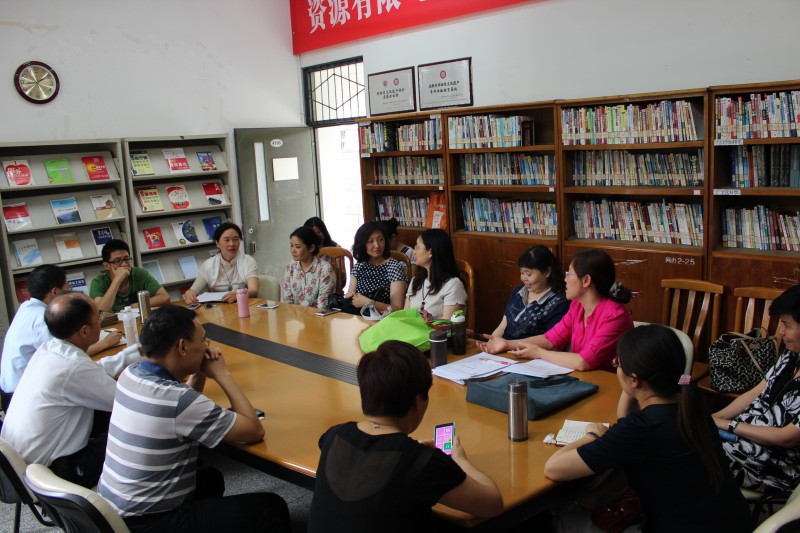 教研活动1.JPG 教研活动1.JPG
